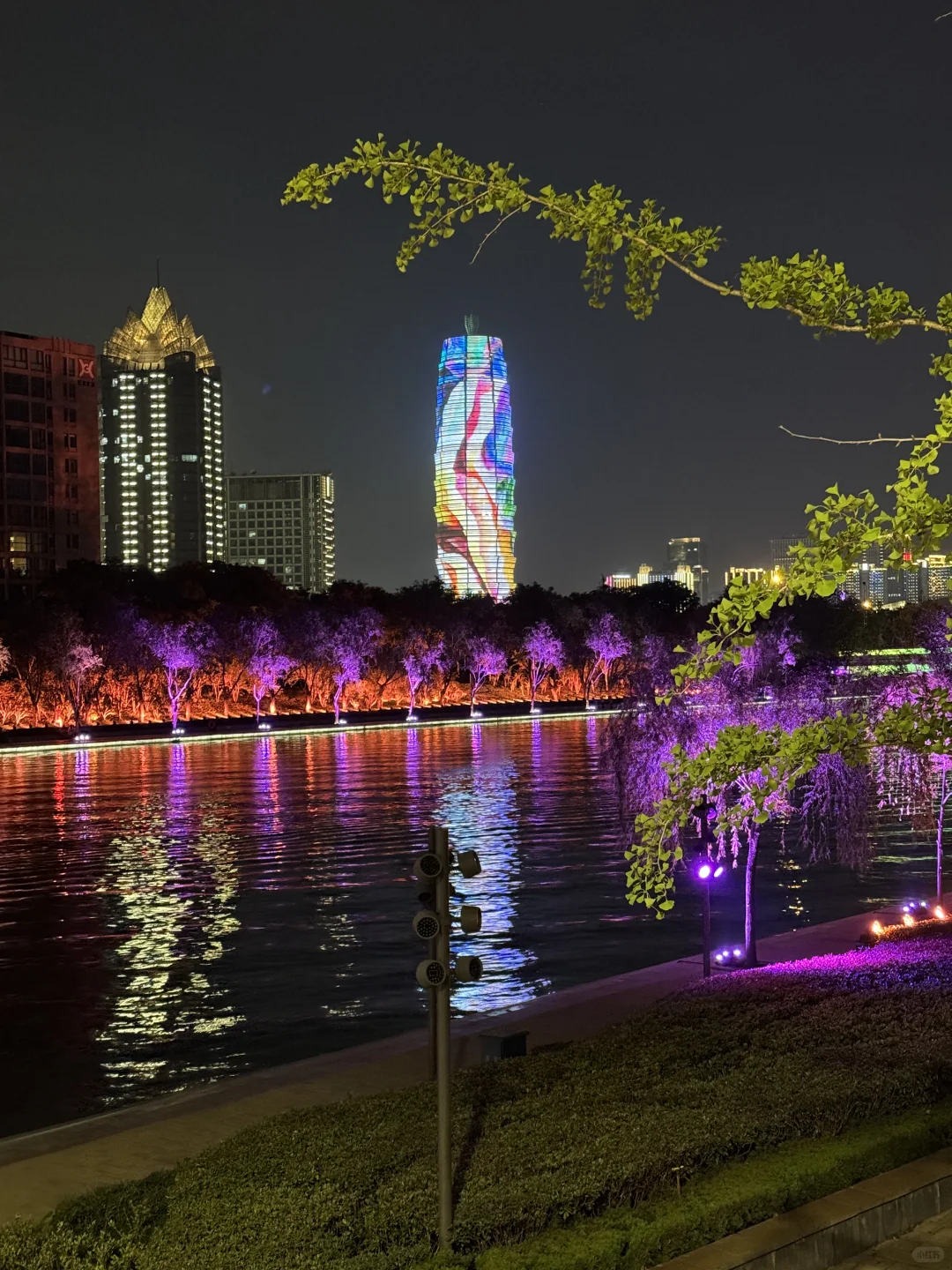 郑州不愧是新一线特大城市，夜景相当繁华！