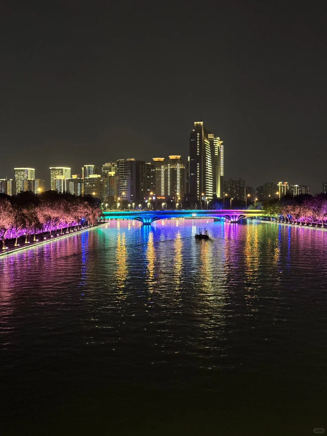 郑州不愧是新一线特大城市，夜景相当繁华！