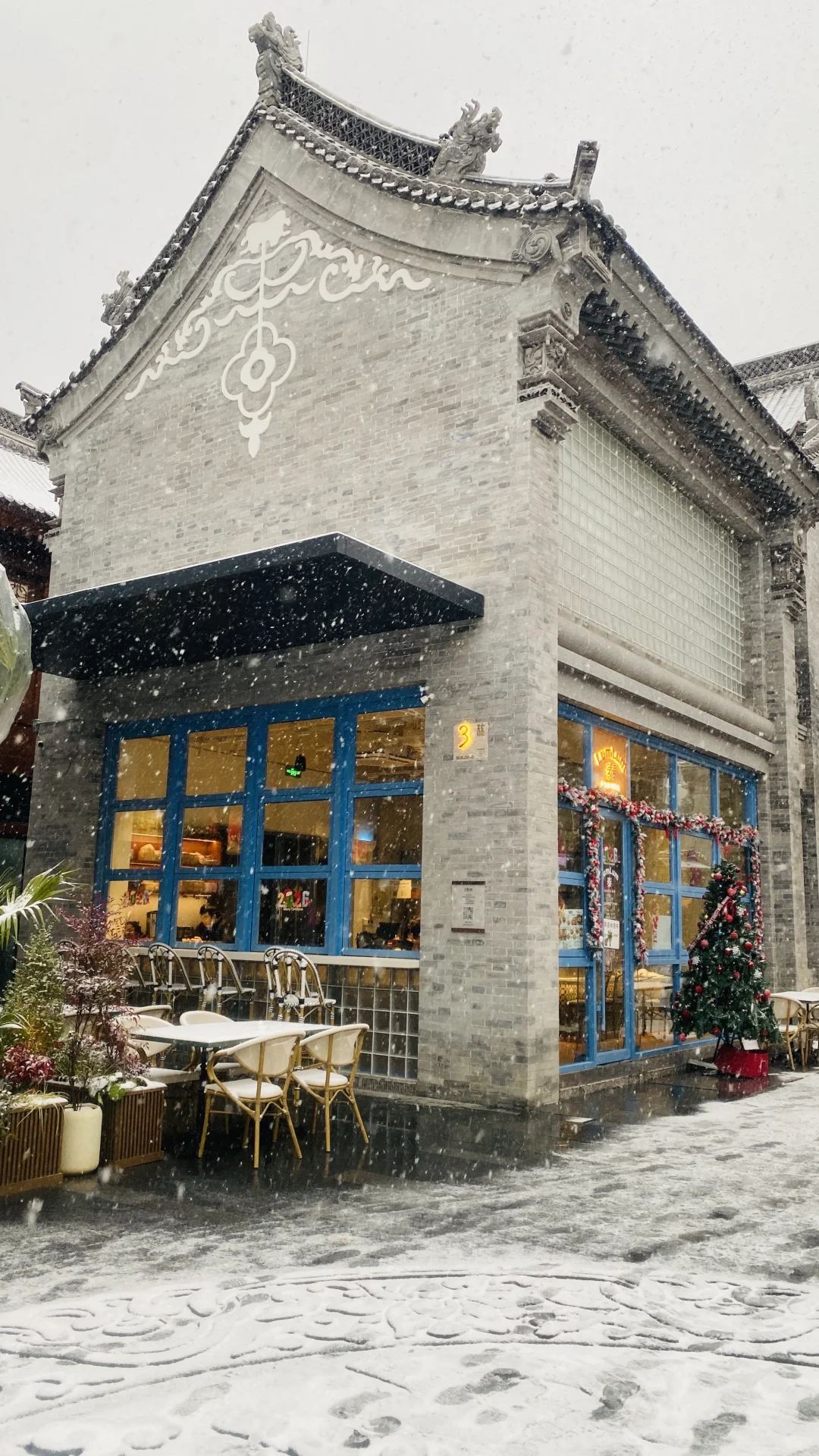 卧槽，暴雪里的郑州杀疯了，古建与雪花同框❗