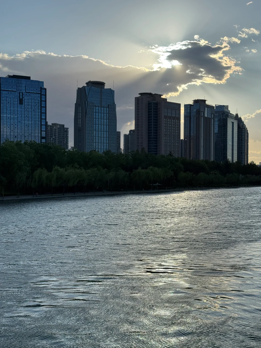 郑州不愧是北方第一省会，城市环境太治愈了！