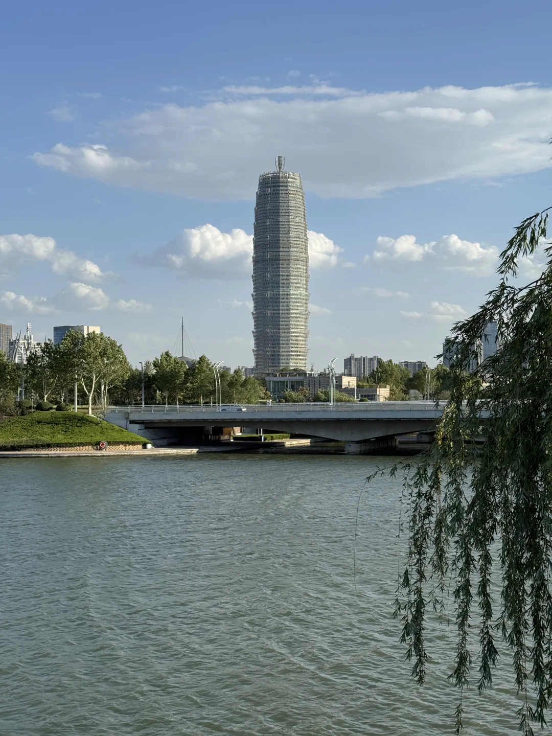 郑州不愧是北方第一省会，城市环境太治愈了！