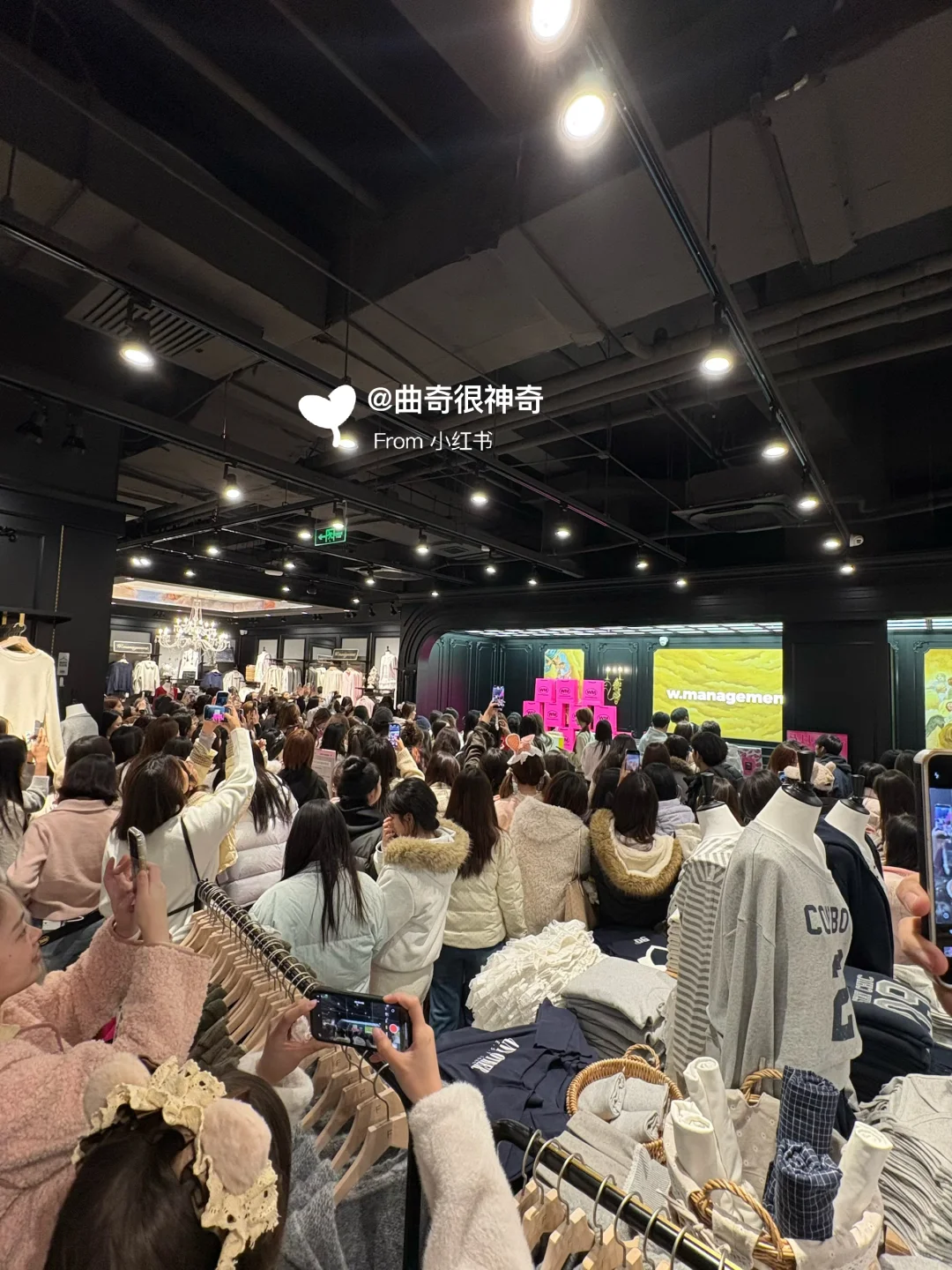 记住这个位置！正弘城4️⃣楼，免费🉐冰箱贴