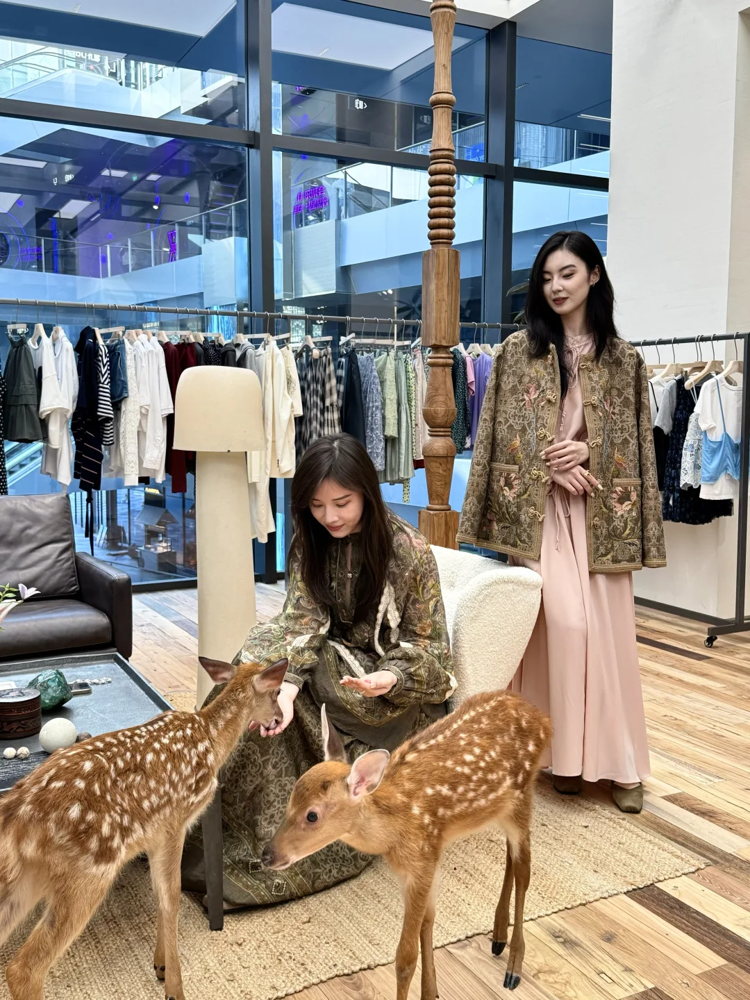 郑东万象城买手店｜来偶遇超可爱的小鹿吧🦌