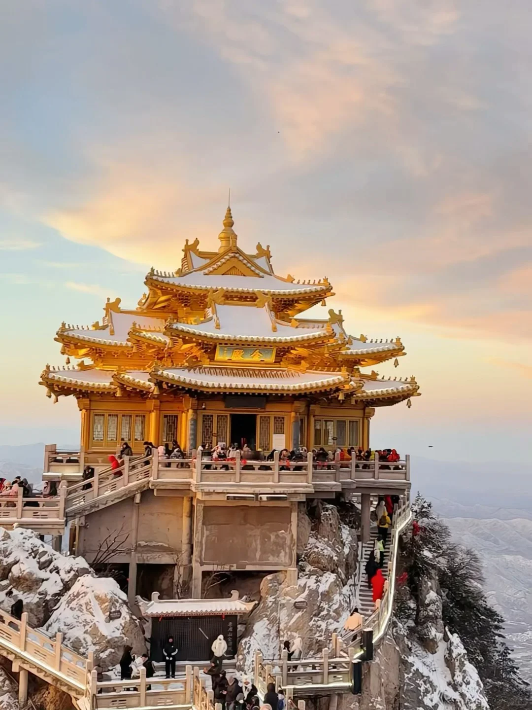 银装素裹的老君山！！