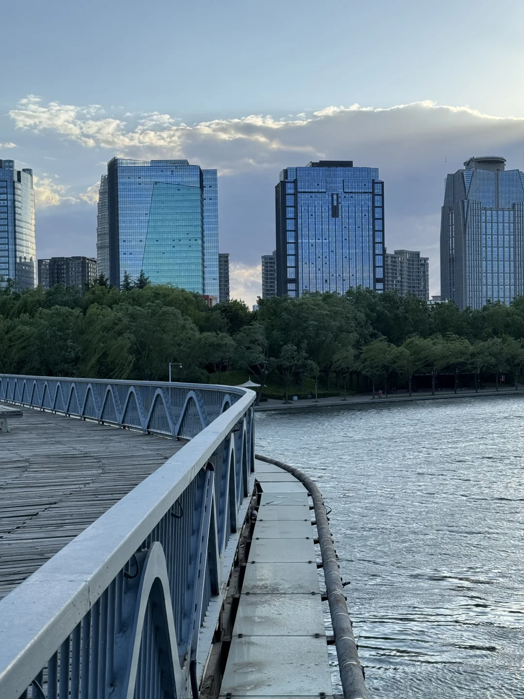 郑州不愧是北方第一省会，城市环境太治愈了！
