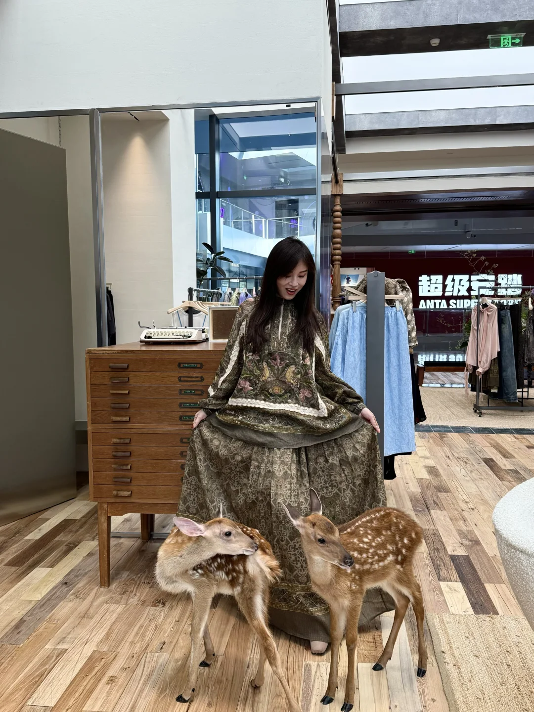 郑东万象城买手店｜来偶遇超可爱的小鹿吧🦌