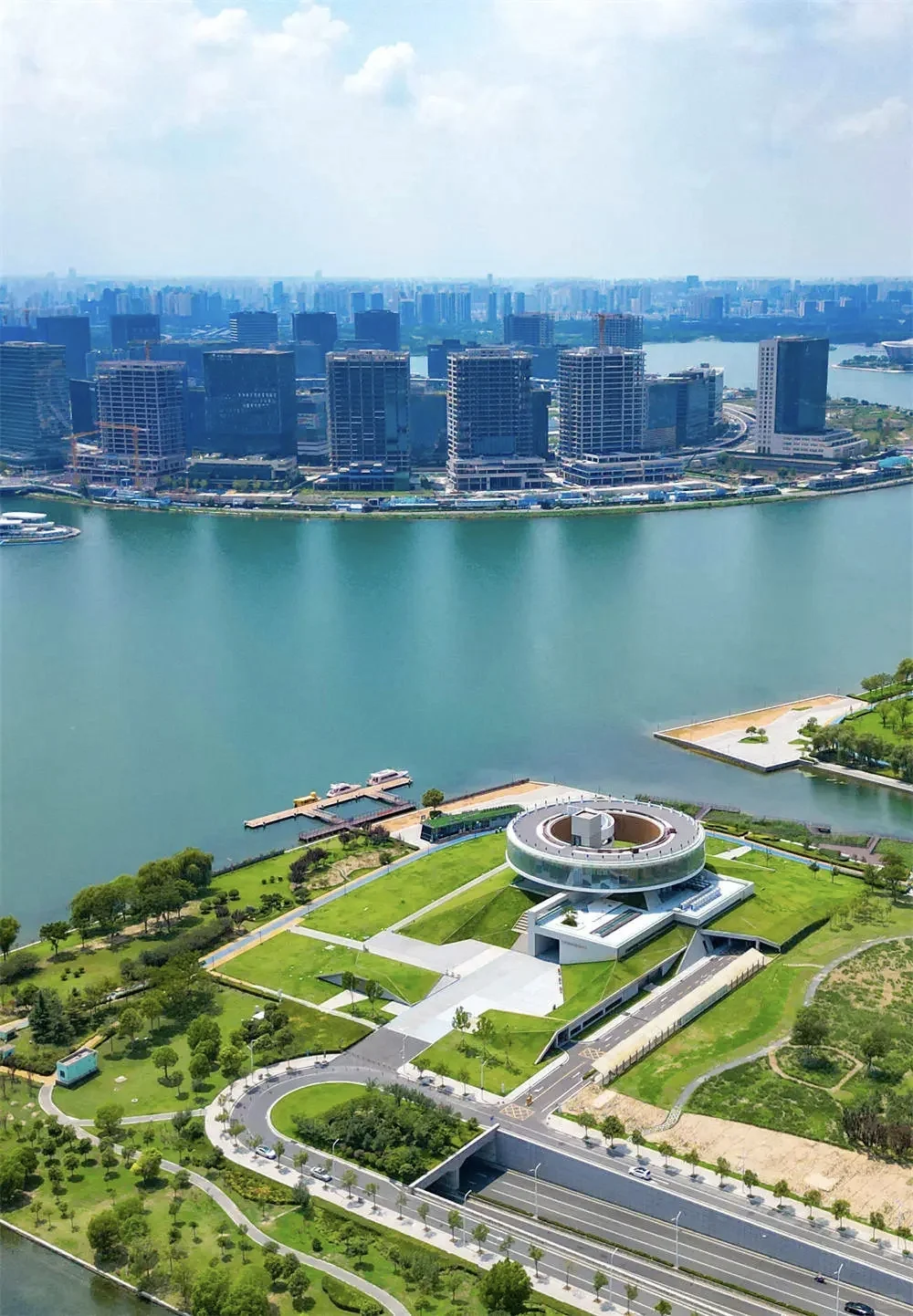 郑州“金融心脏”︳龙湖金融岛加速成型