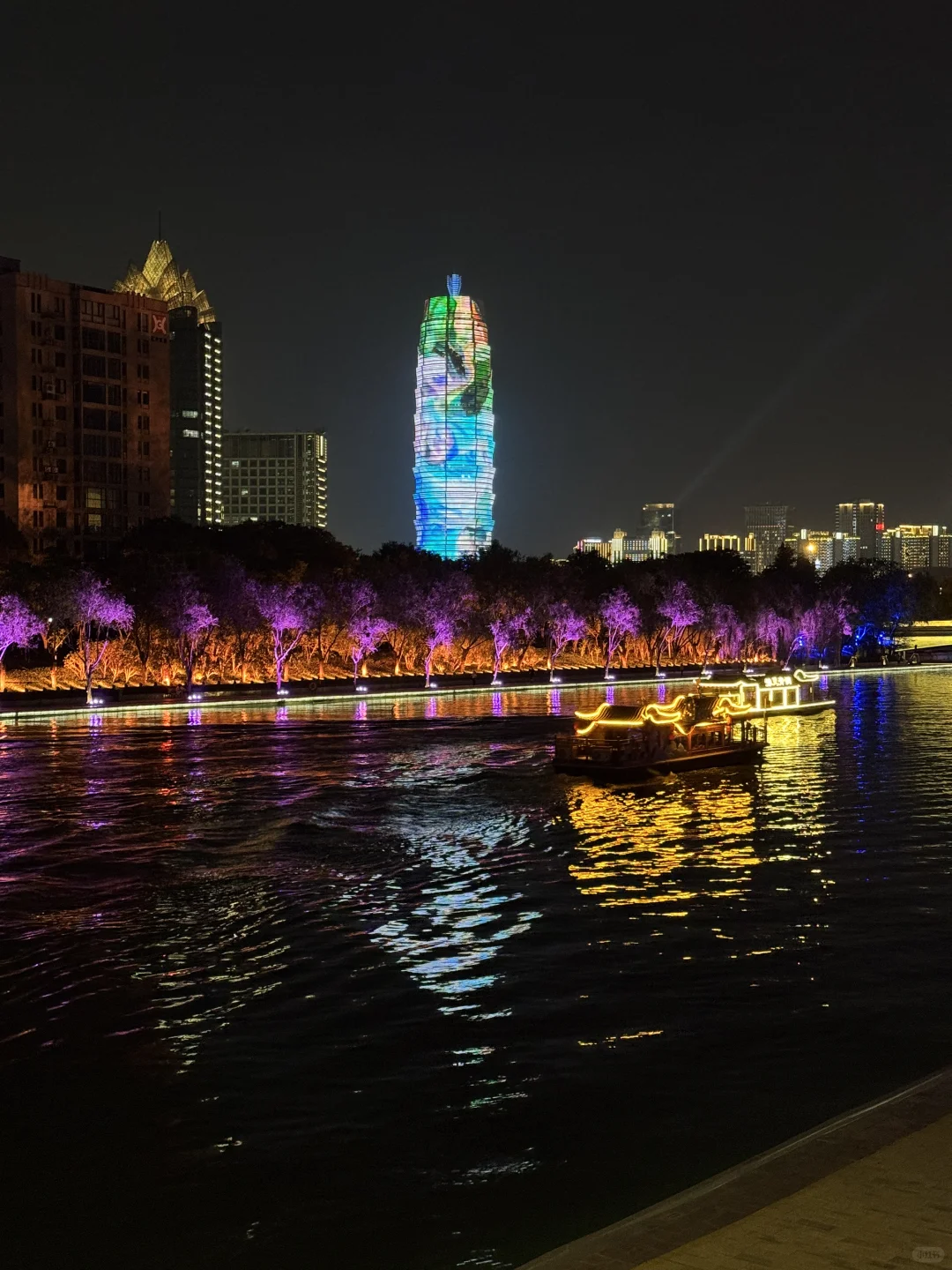 郑州不愧是新一线特大城市，夜景相当繁华！