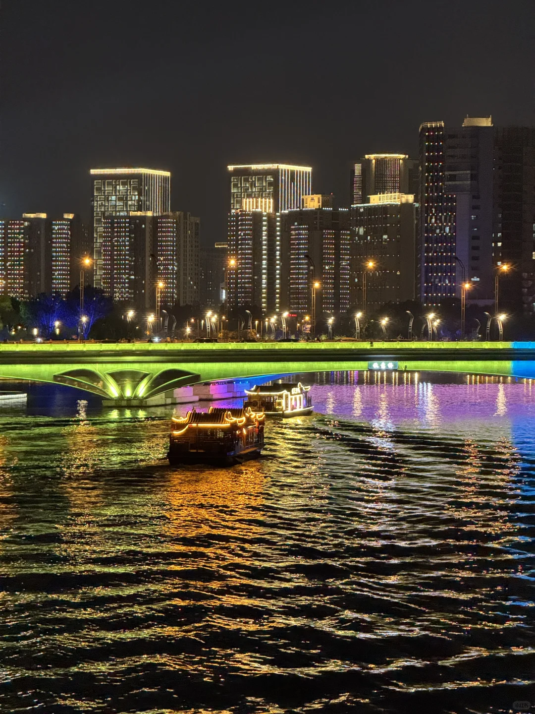 郑州不愧是新一线特大城市，夜景相当繁华！
