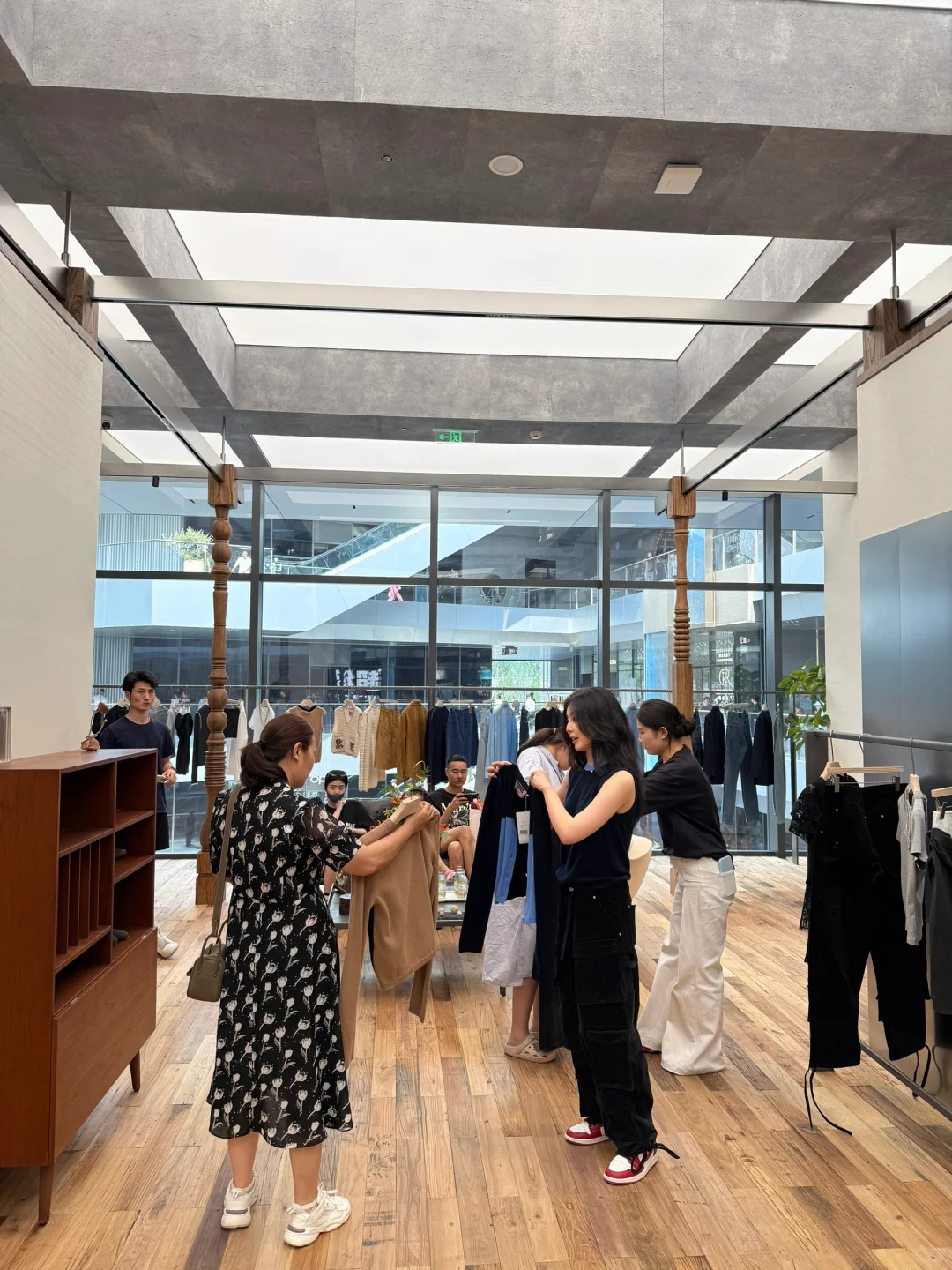 郑东万象城6.28实况图｜人气超高的买手店