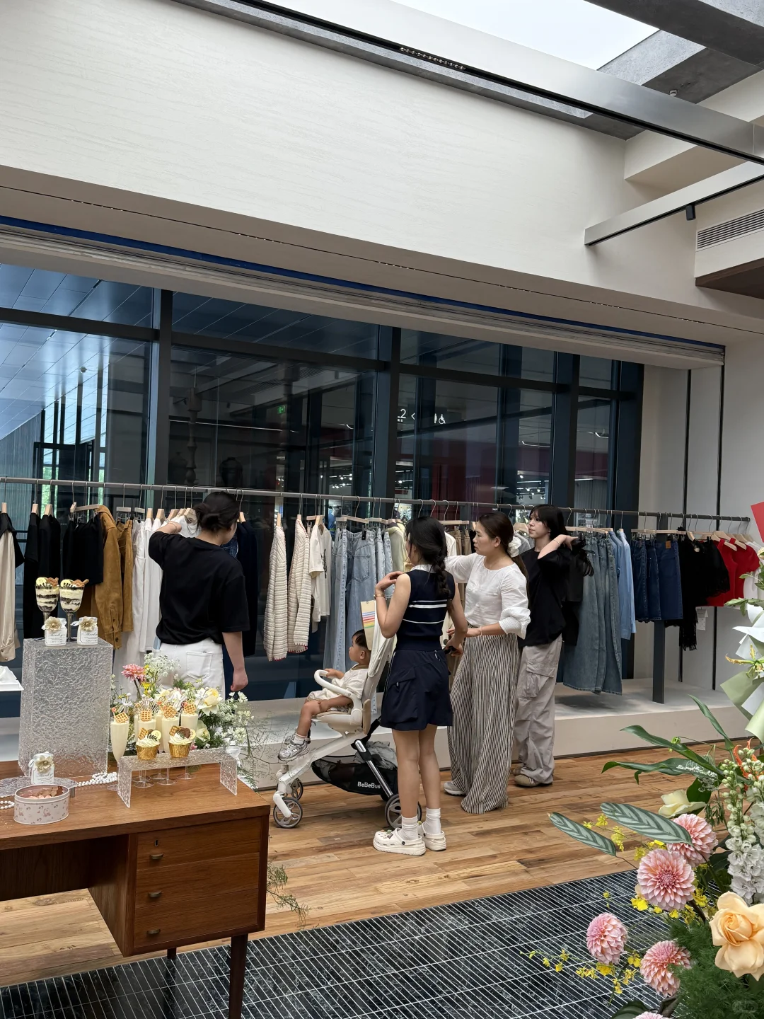 郑东万象城6.28实况图｜人气超高的买手店