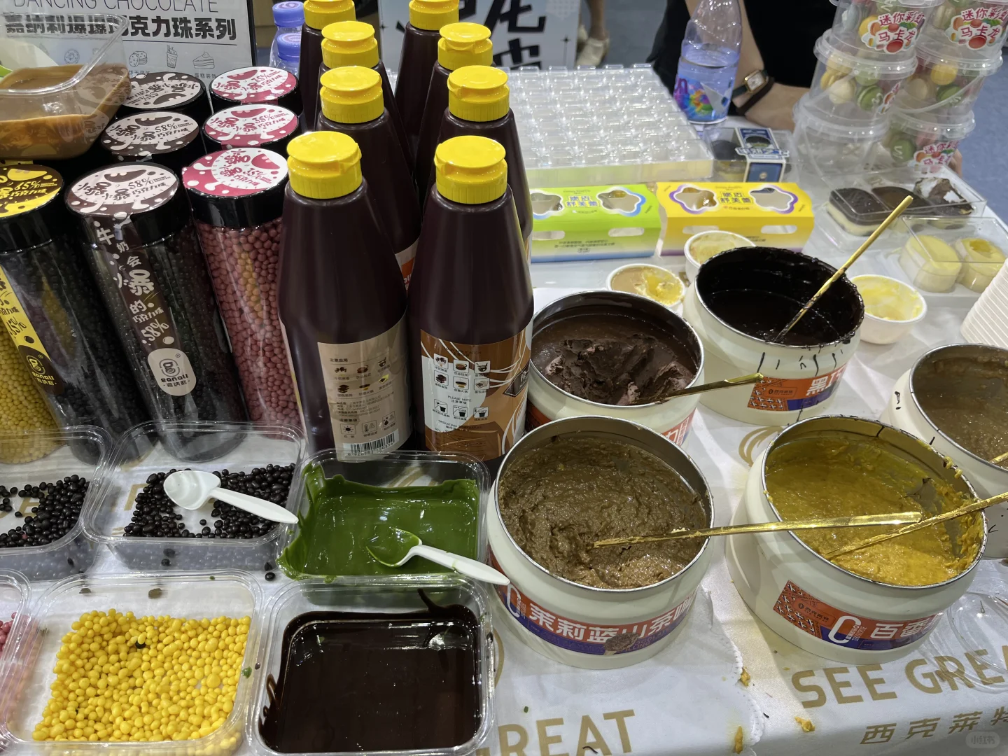 大学生勇闯烘焙展连吃带拿