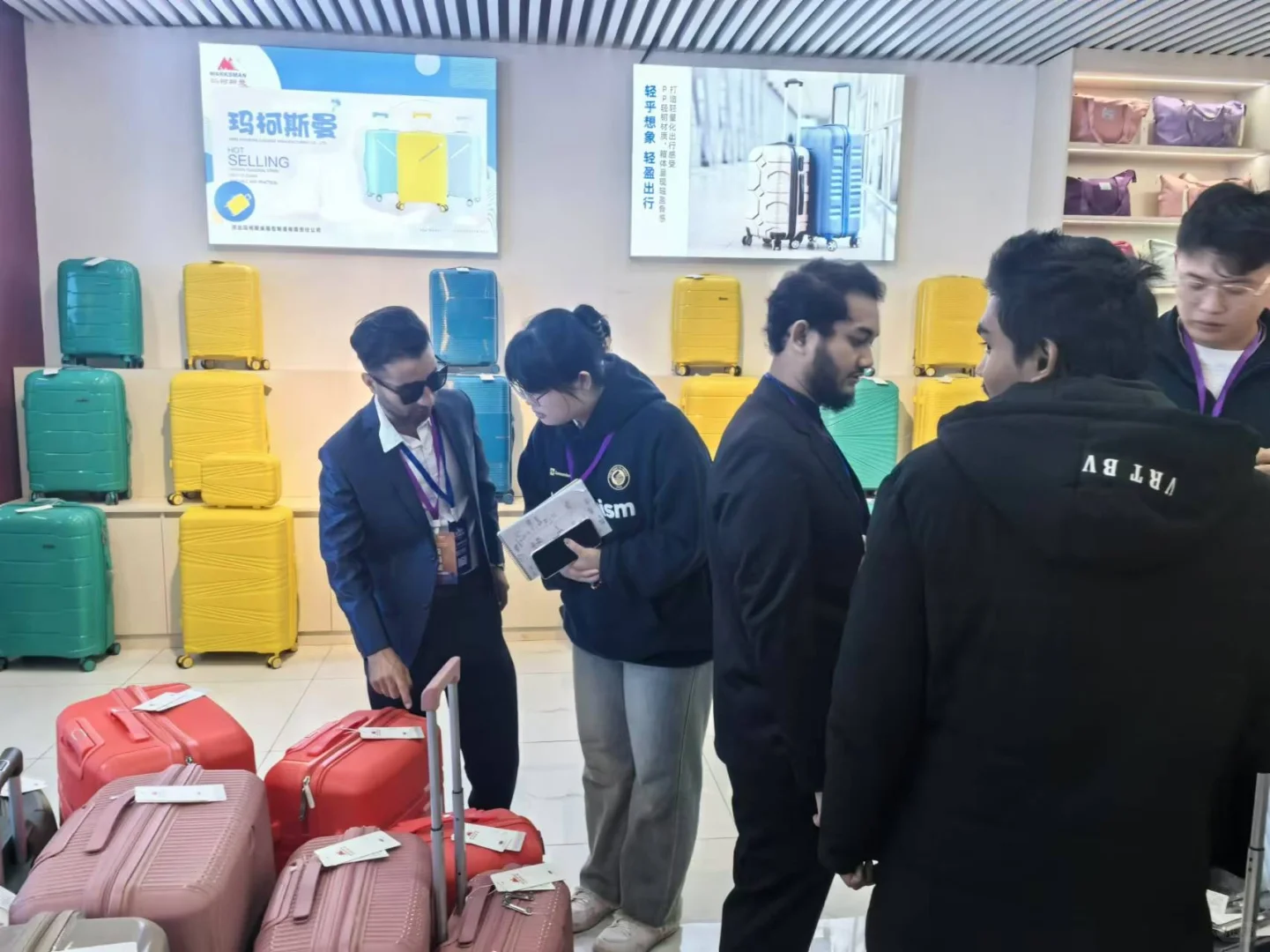 记第一次展会翻译 2024白沟国际箱包会展