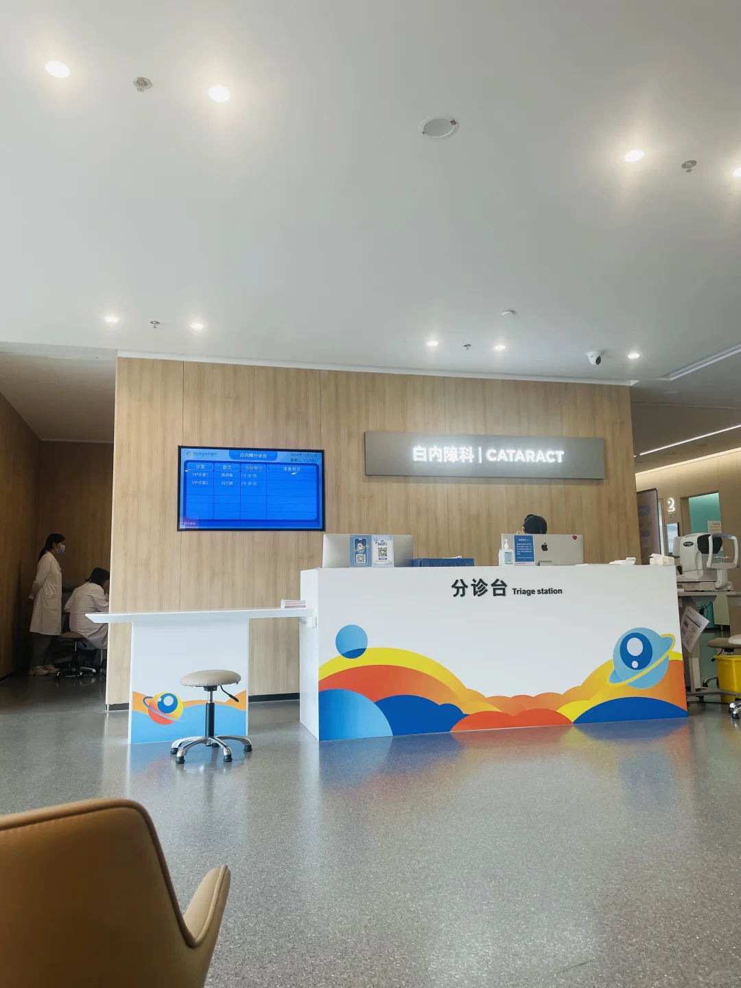千万别关灯玩手机，否则你就跟我一样瞎掉