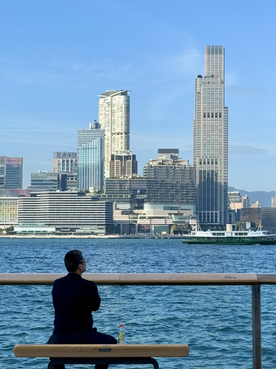 不是国外！！是香港海上列车?出门就是海。。。。