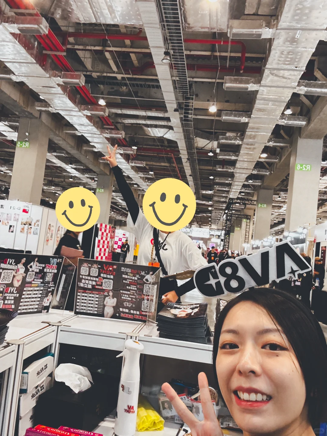 这几天忙展览太累了? 明天还有一天