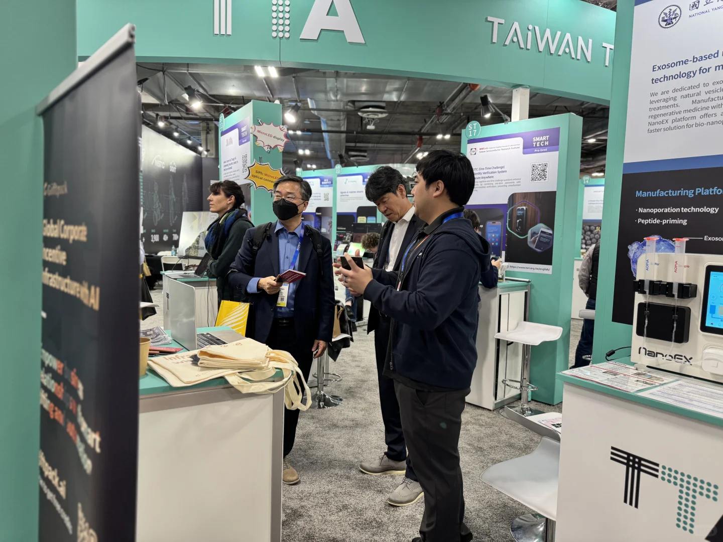 2025 CES 展览