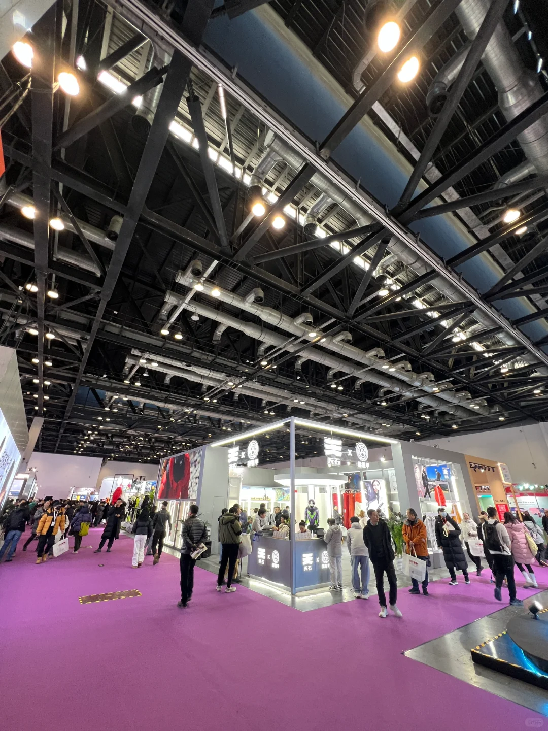 1.10 ISPO实况，人山人海中偶遇众多老朋友