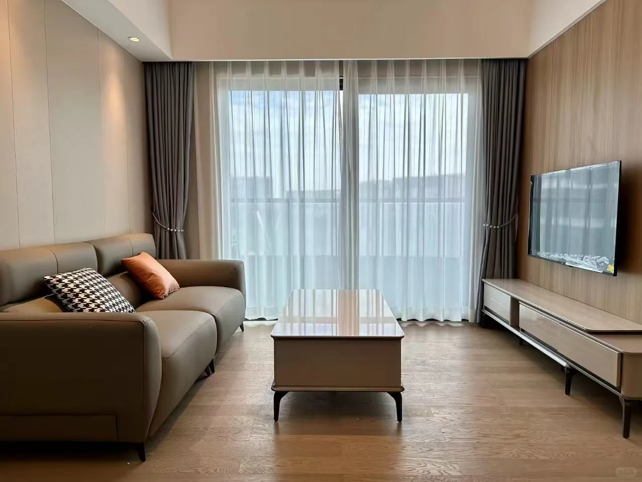 会展湾云岸两房，转租