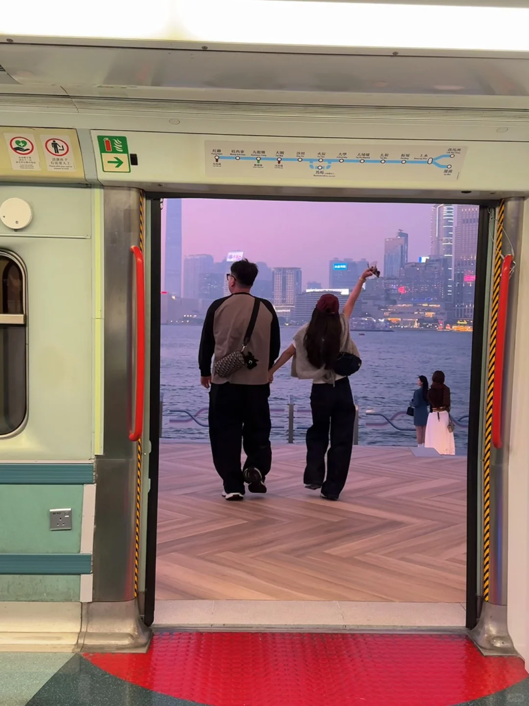live图~ 香港的海上列车太出片了！！！??