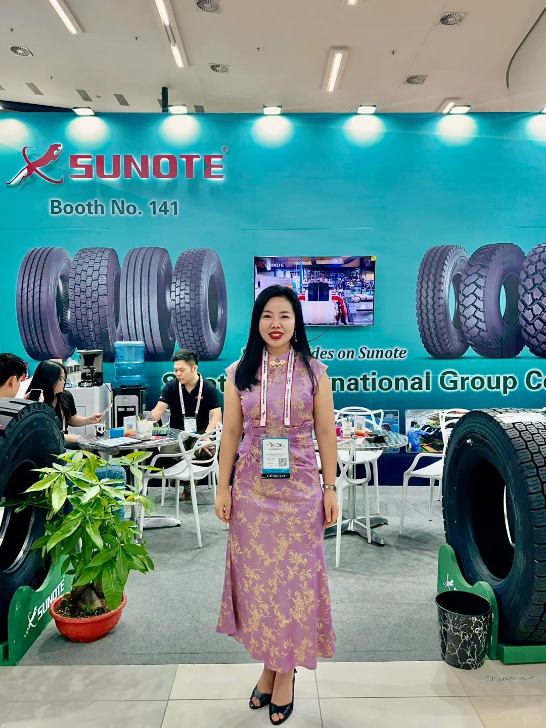 国际化团队-展会现场Tyre exhibition