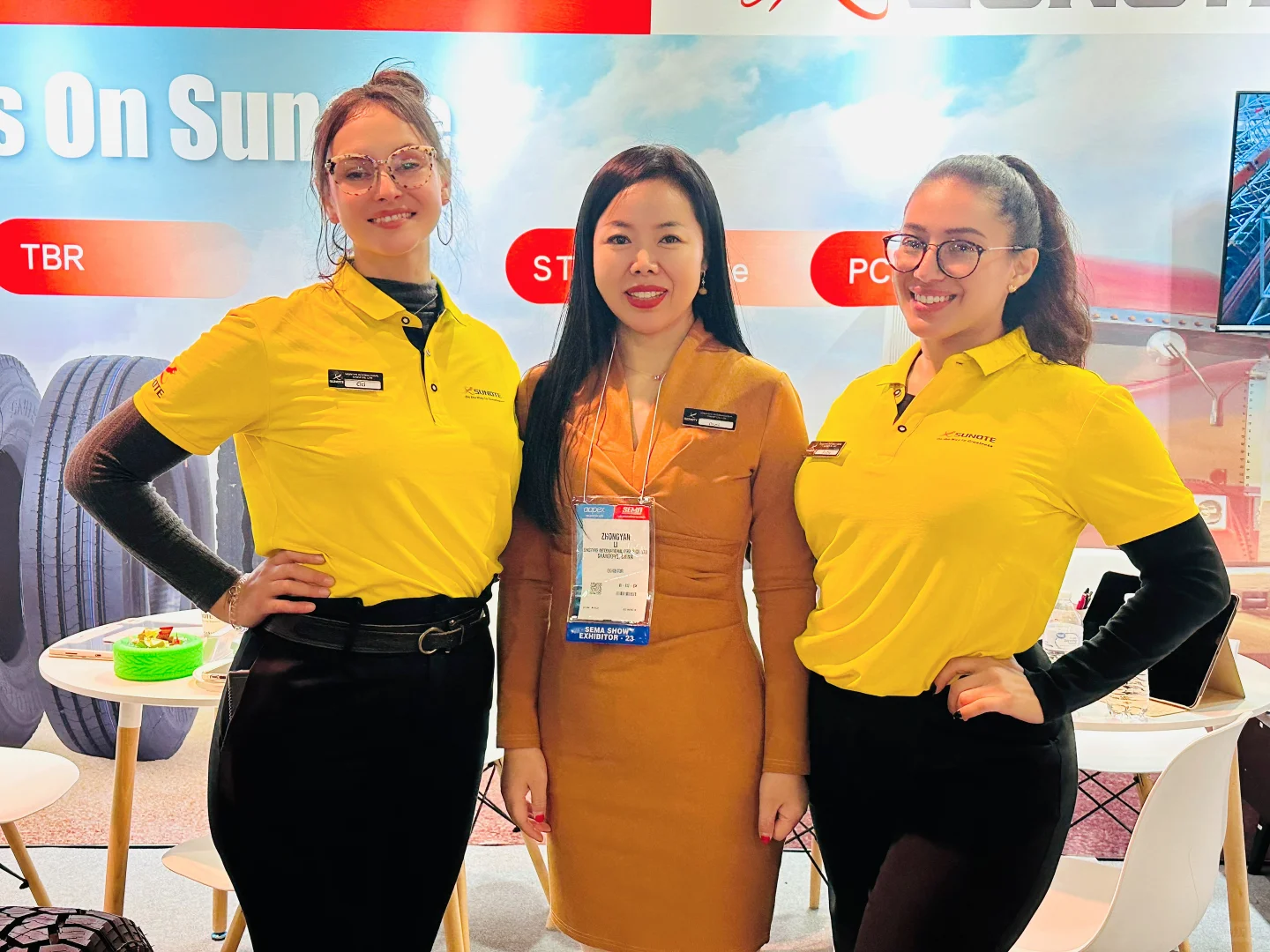 国际化团队-展会现场Tyre exhibition