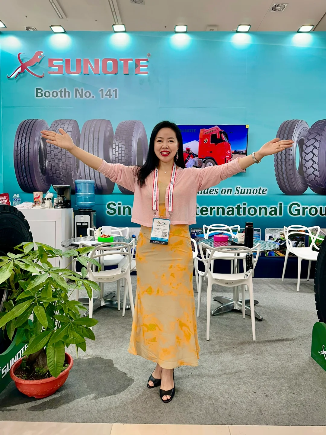 国际化团队-展会现场Tyre exhibition