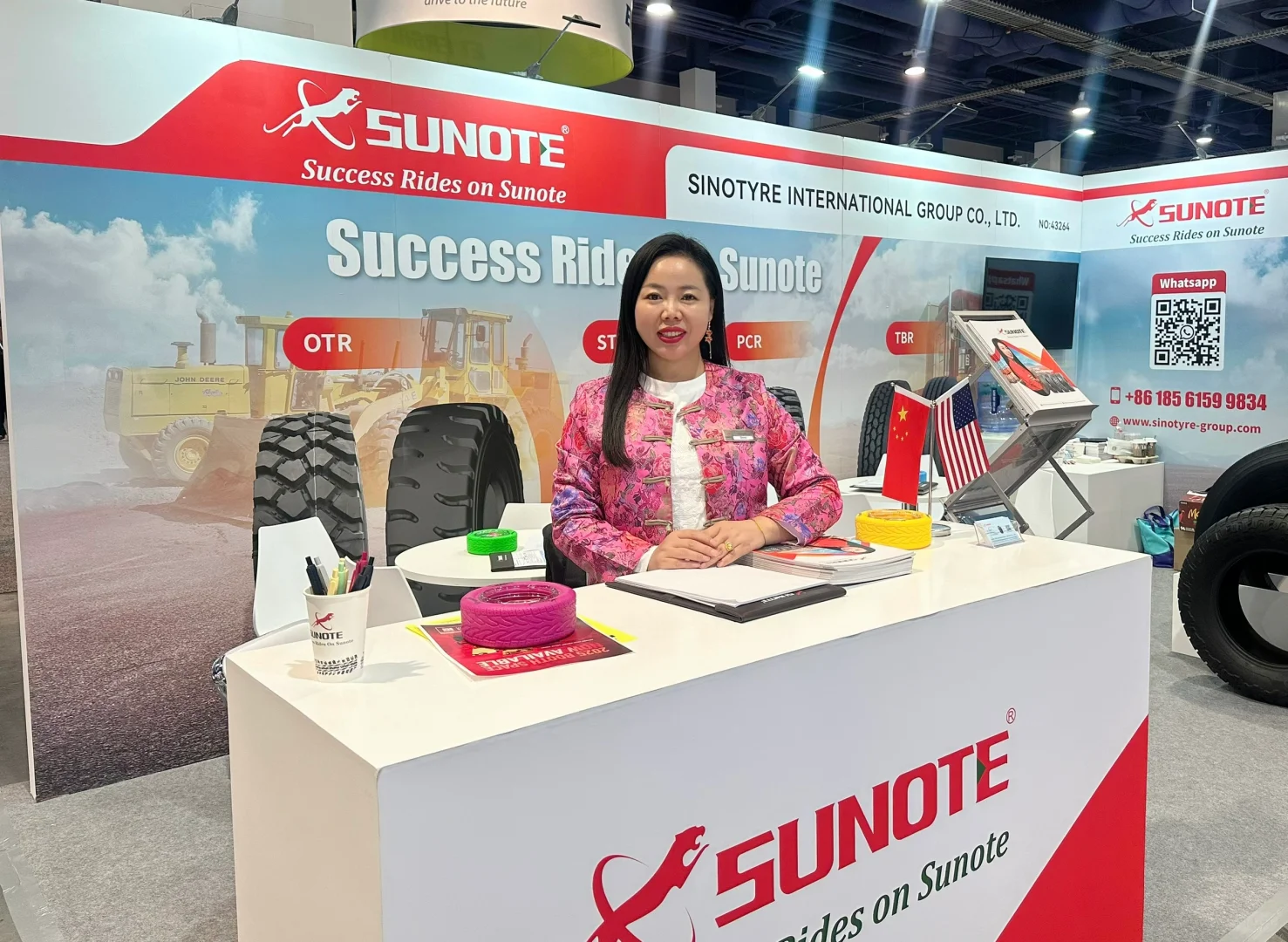 国际化团队-展会现场Tyre exhibition