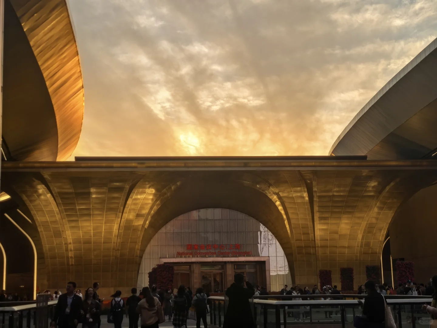 进博会逛吃大复盘｜现场偶遇?总裁版！