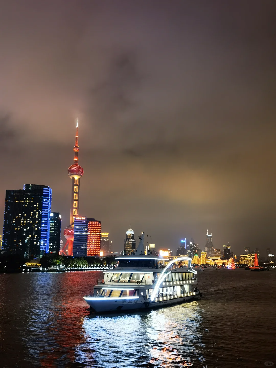 游浦江还得是游览船，2元轮渡真不行