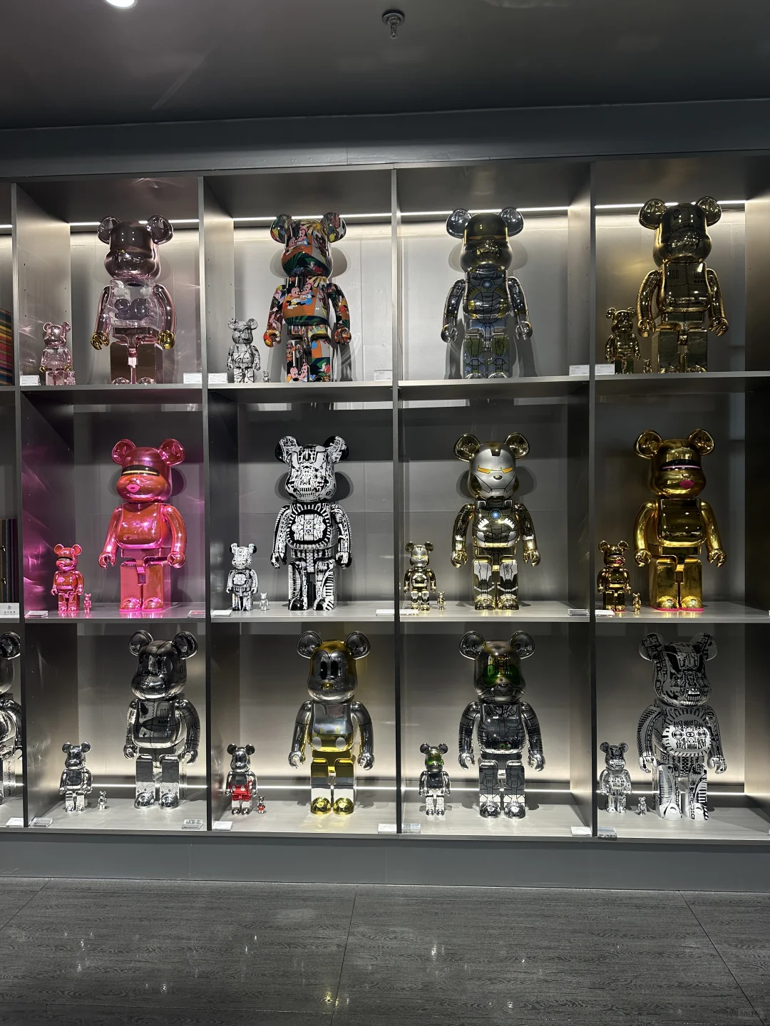 上海还是太超前了空山基展太炸裂了