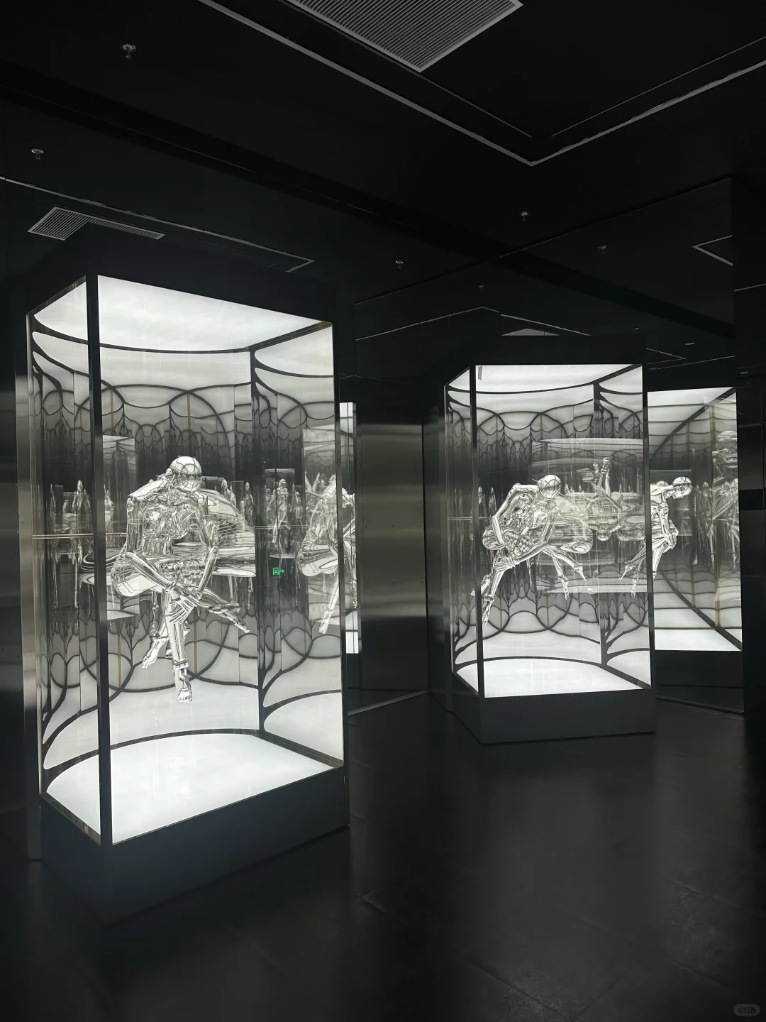 上海还是太超前了空山基展太炸裂了