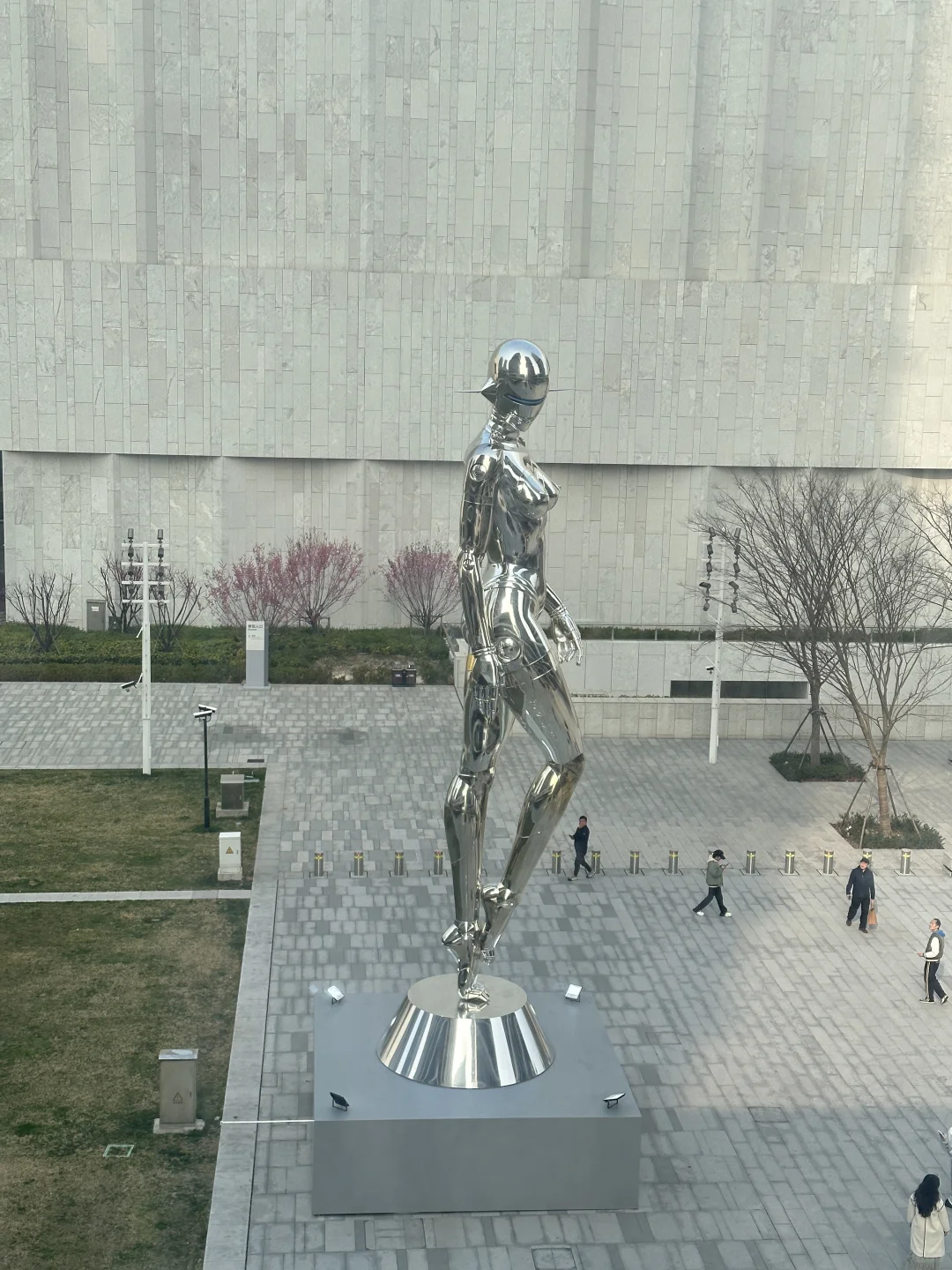 上海还是太超前了空山基展太炸裂了