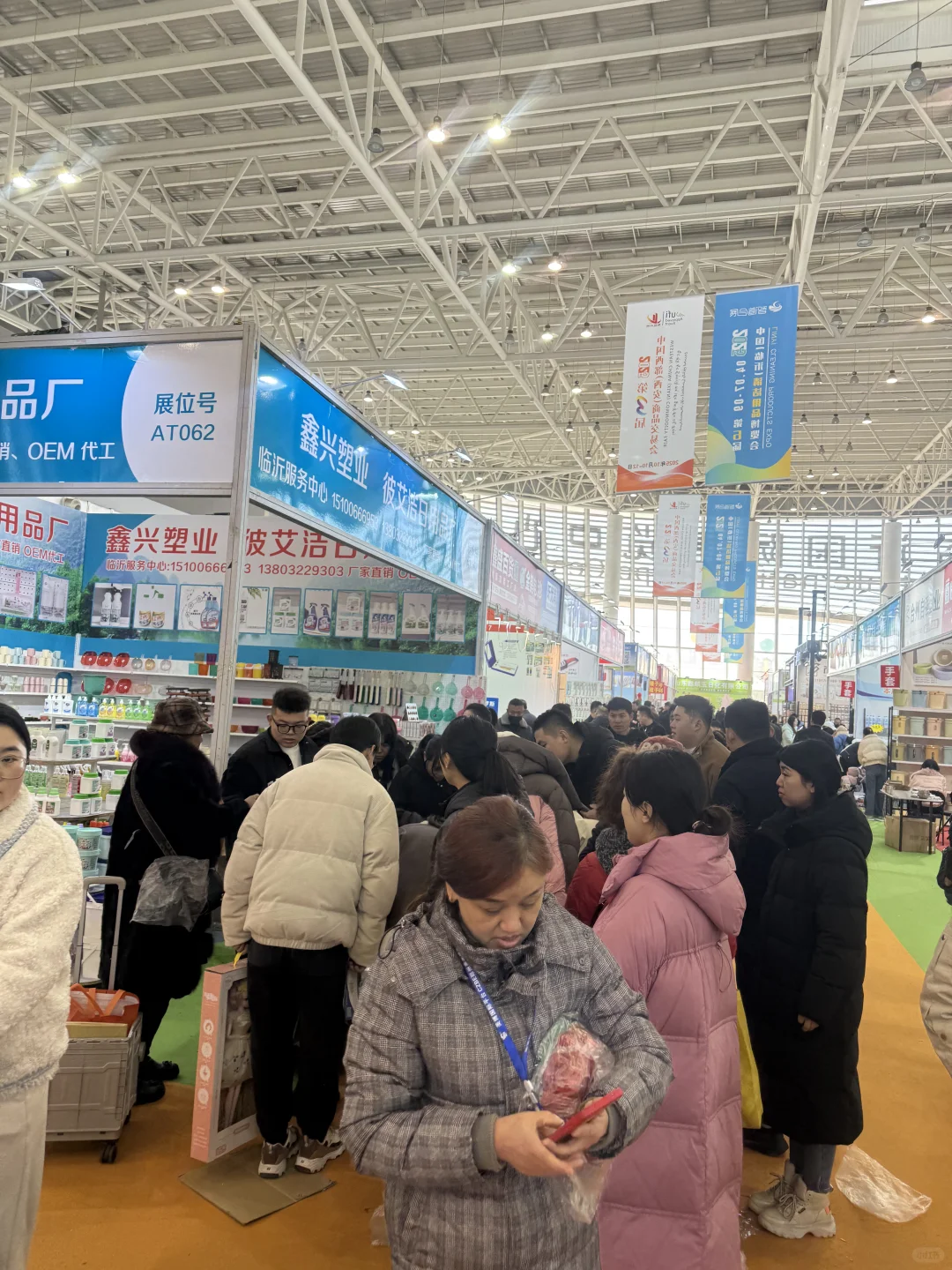 今天得一半临沂人都来这里捡便宜了叭