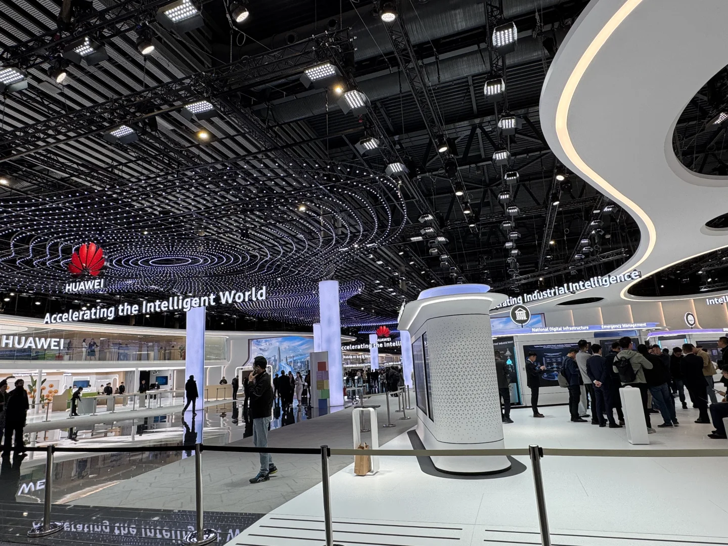 开展第一天，披星戴月打工人?‍?