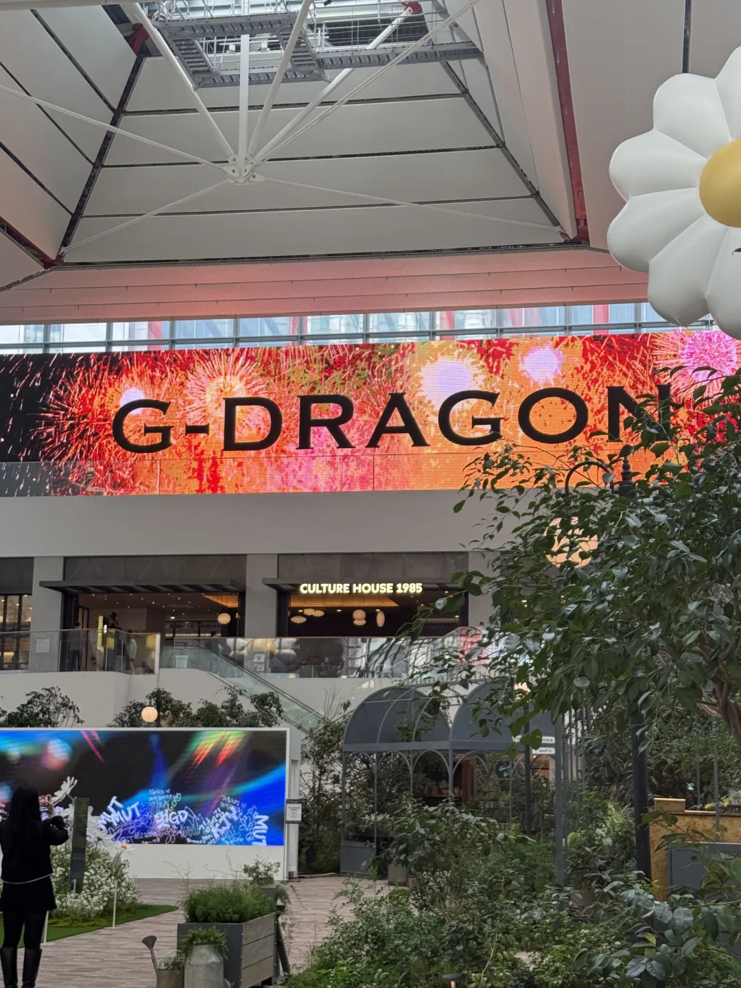 权志龙展第一天