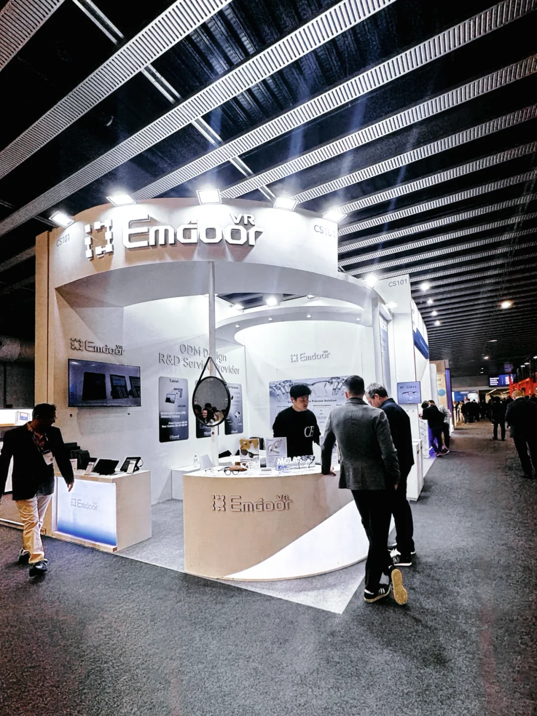 ? 智见世界，亿镜亮相 MWC 2025 ?