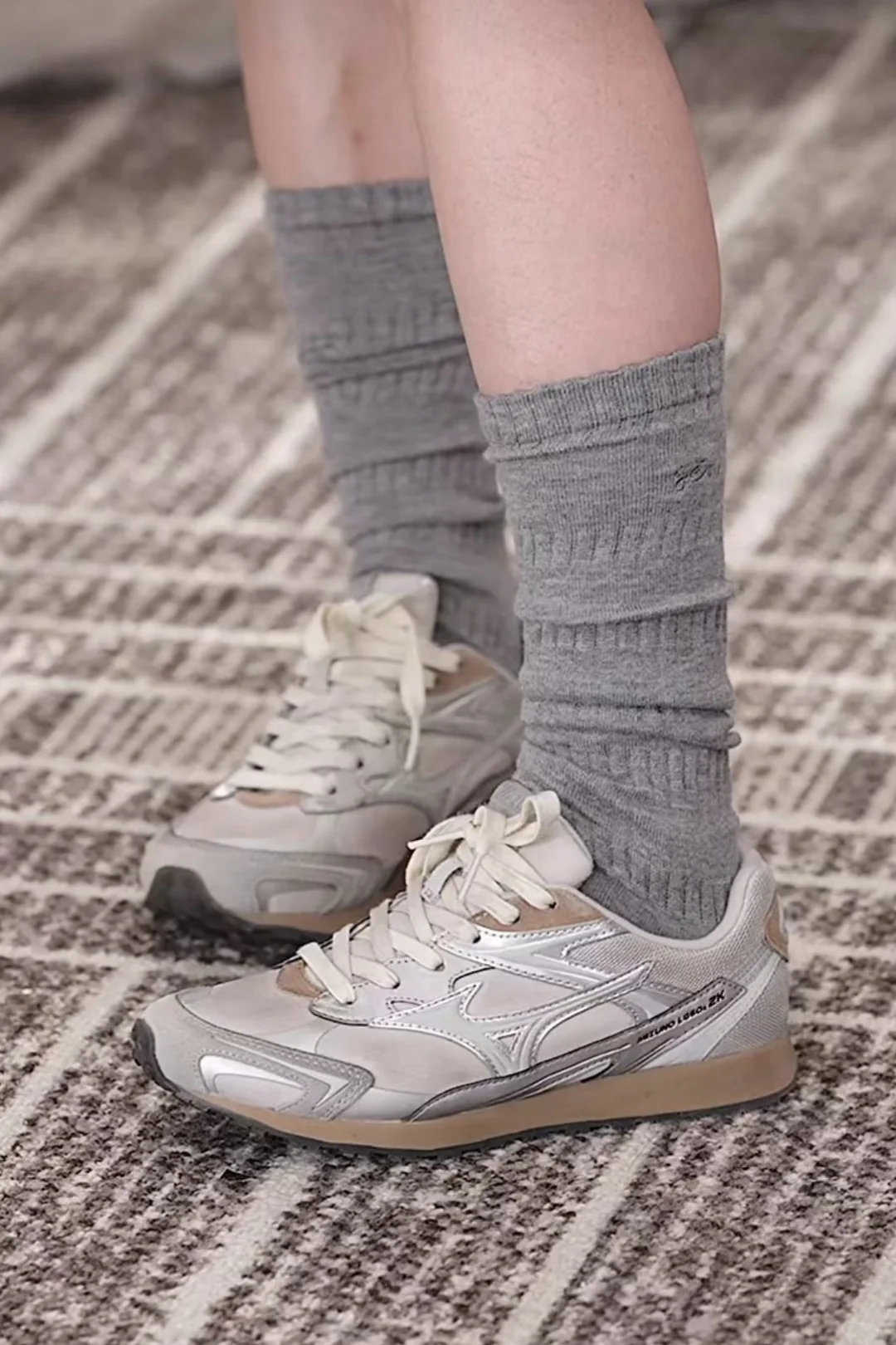 明星同款｜董洁怎么这么会选秋冬袜子?