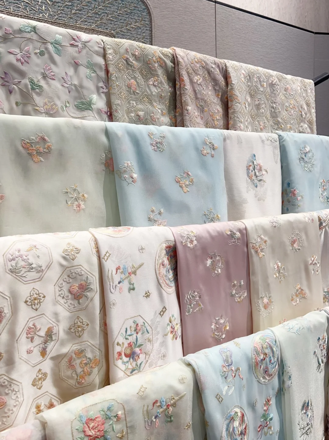 展会布置时随手拍了几张