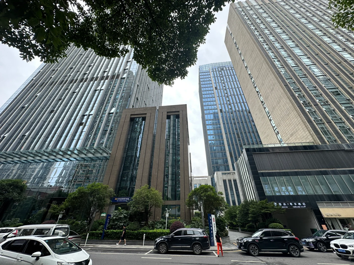 观山湖区金融城会展城B区一室一厅直租¥1600