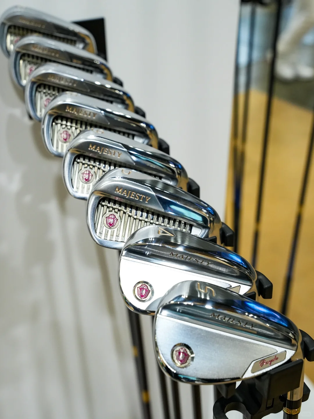 25年发售的高尔夫球杆-Majesty Royale 荣耀