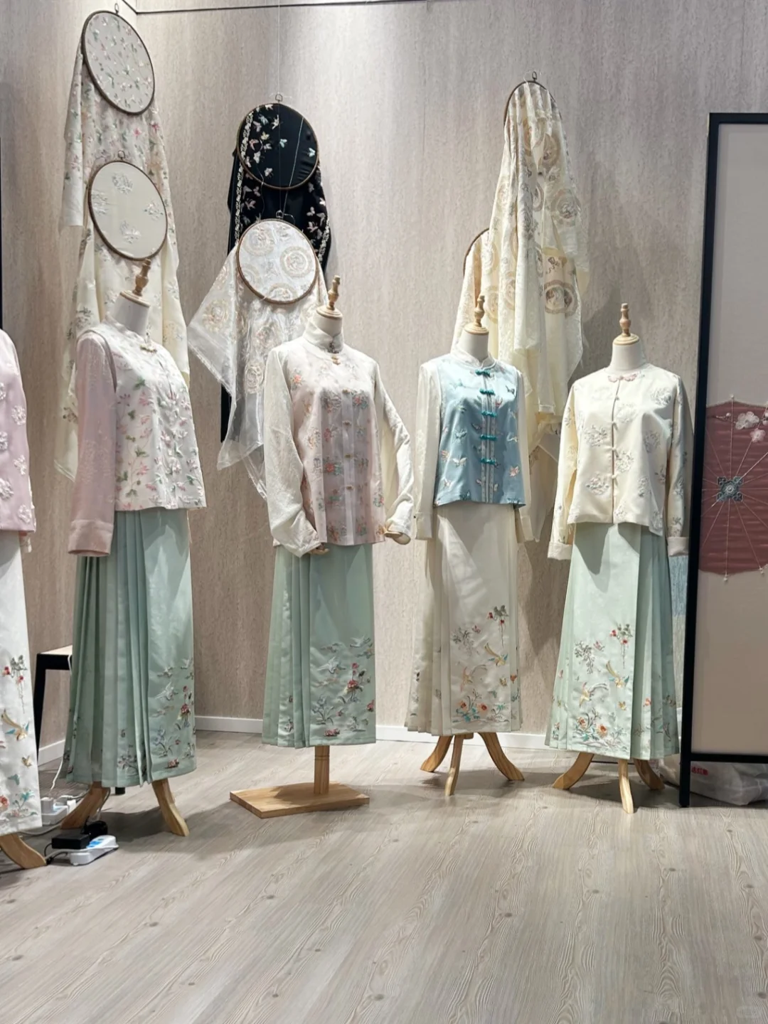 展会布置时随手拍了几张