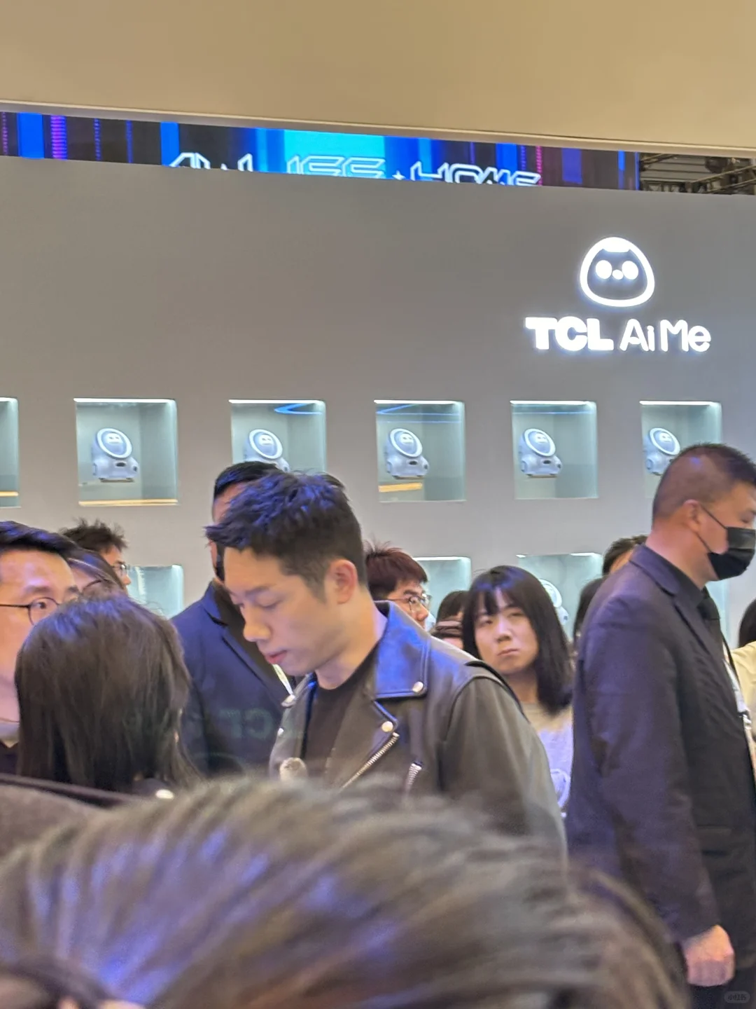 上海AWE展会见到皮衣许昕