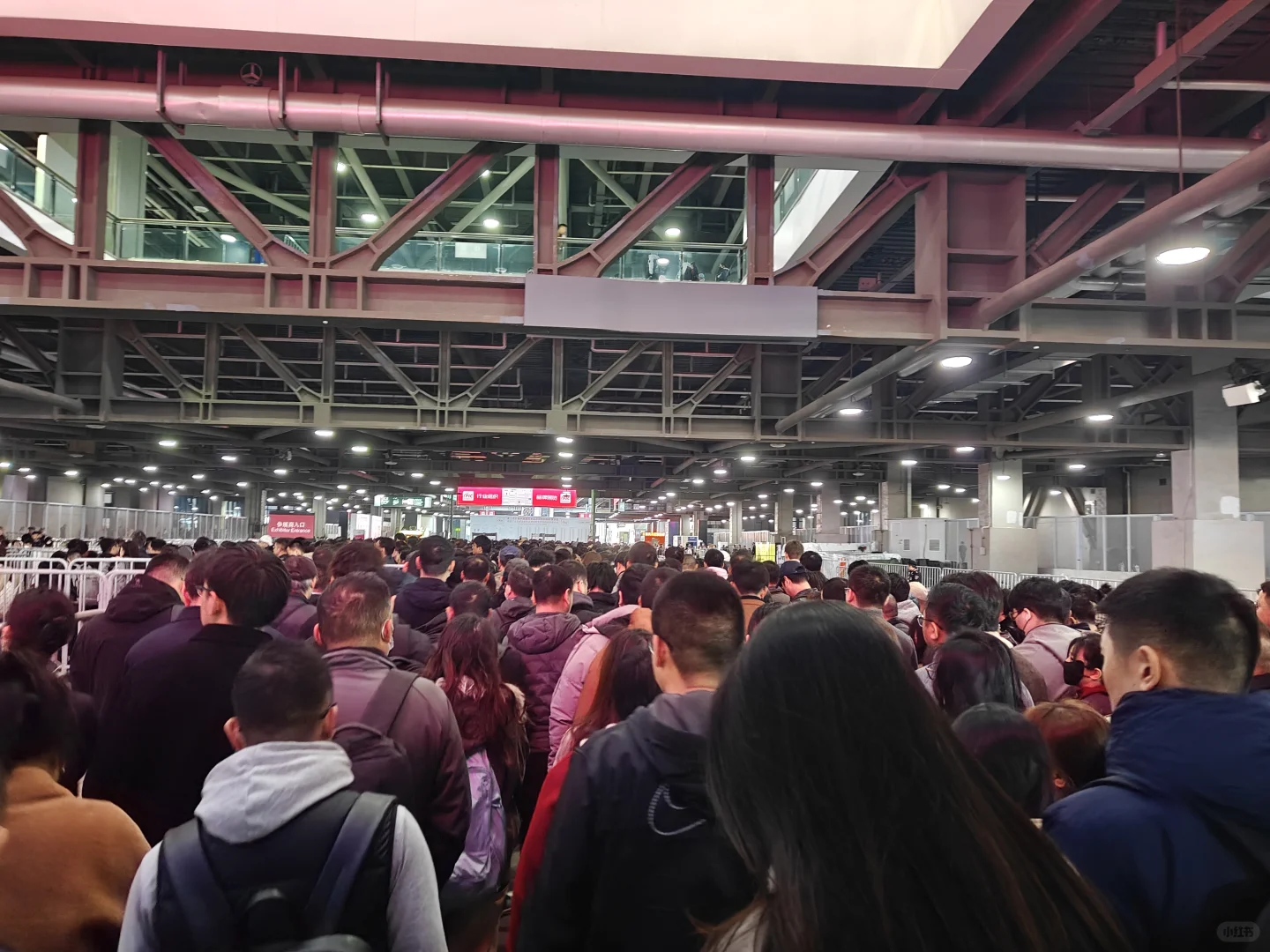 今天又去会展中心收名片了，终于做完了