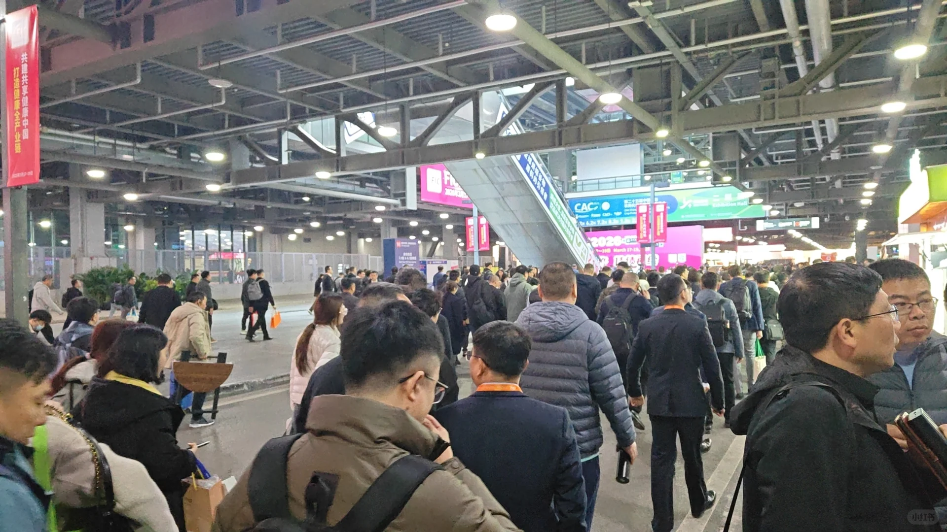 今天又去会展中心收名片了，终于做完了