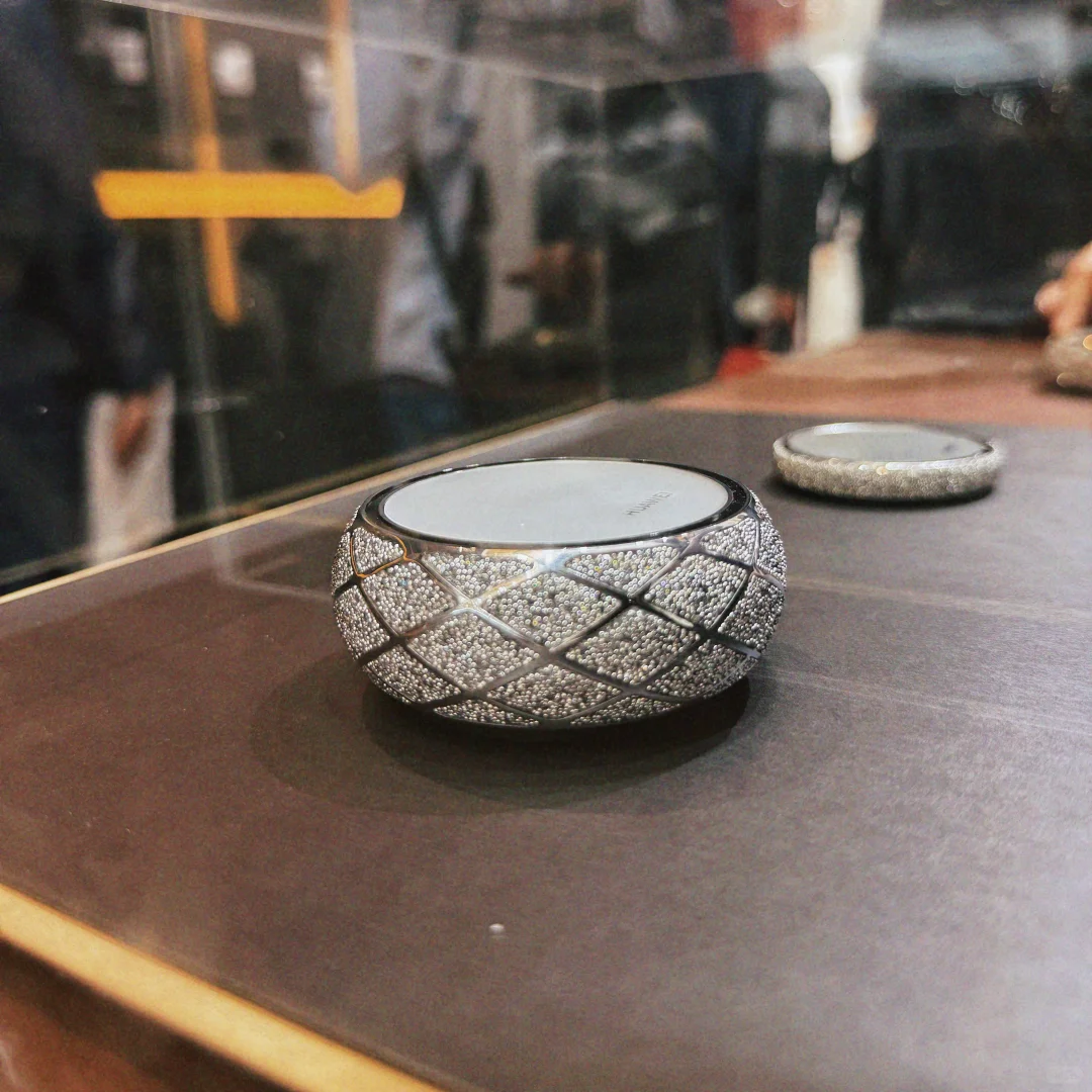 姐妹们！刚从上海AWE华为展台出来，✨美炸了！
