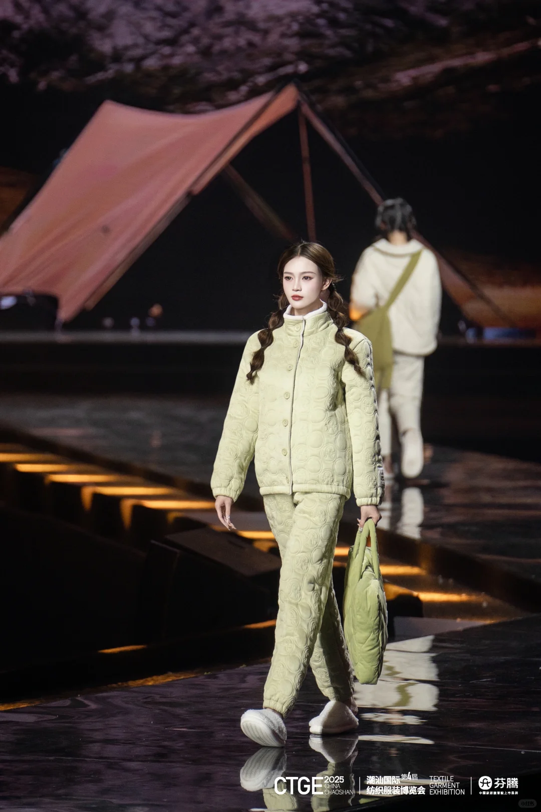 潮汕服博会是谁让这个秀场这么仙？！