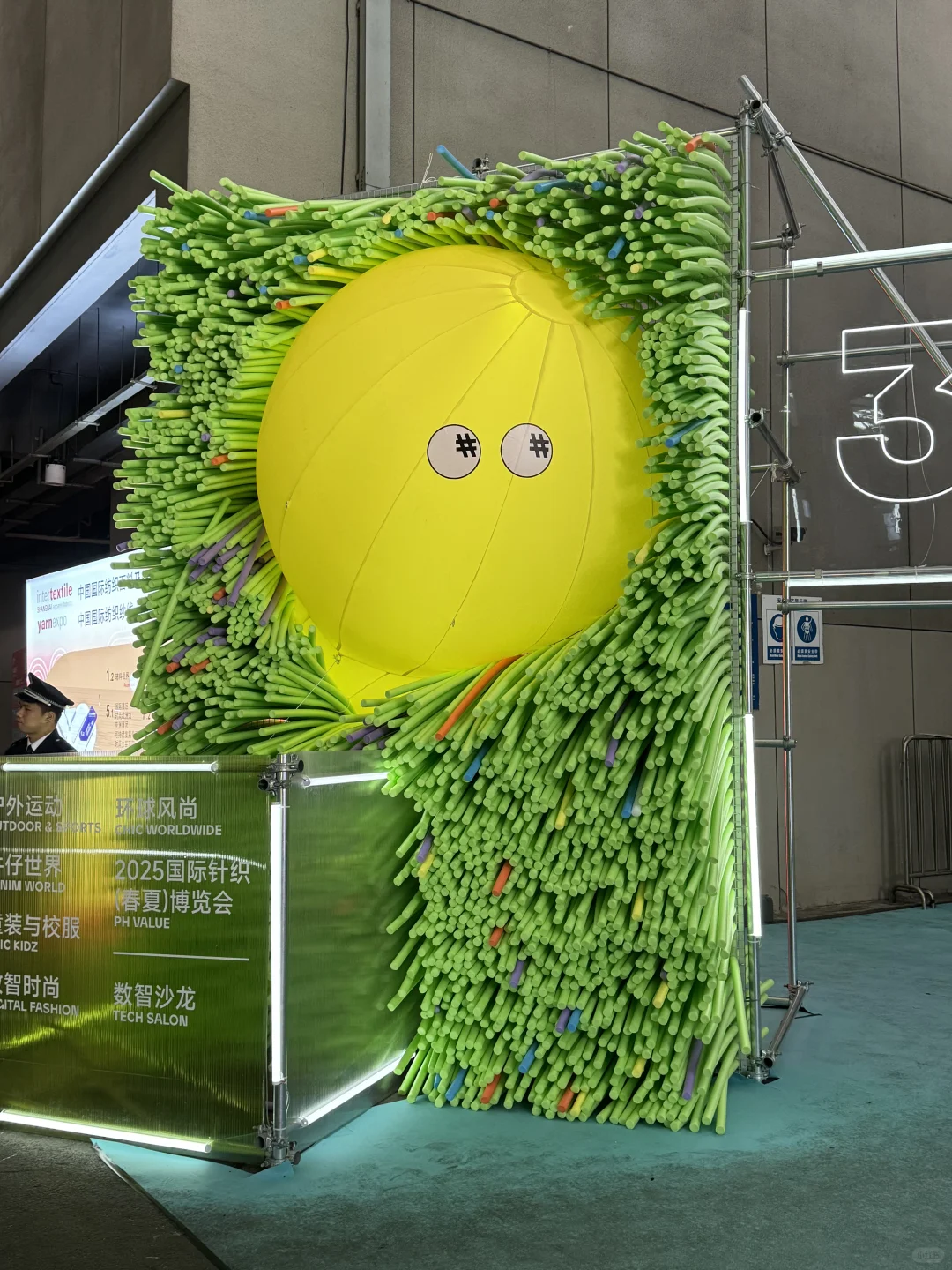 今年的国际服装博览会做的这么潮流了？