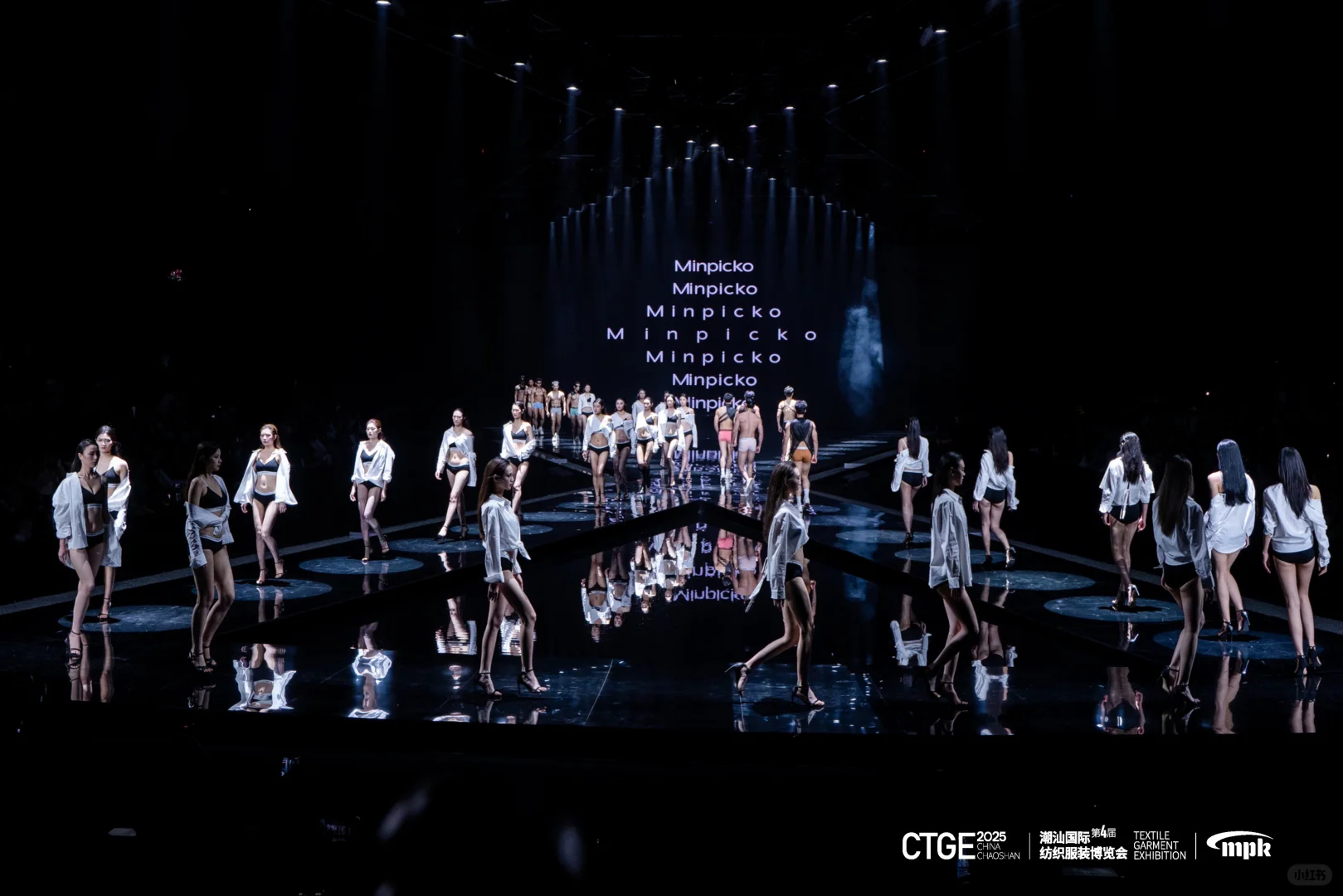 潮汕服博会是谁让这个秀场这么仙？！