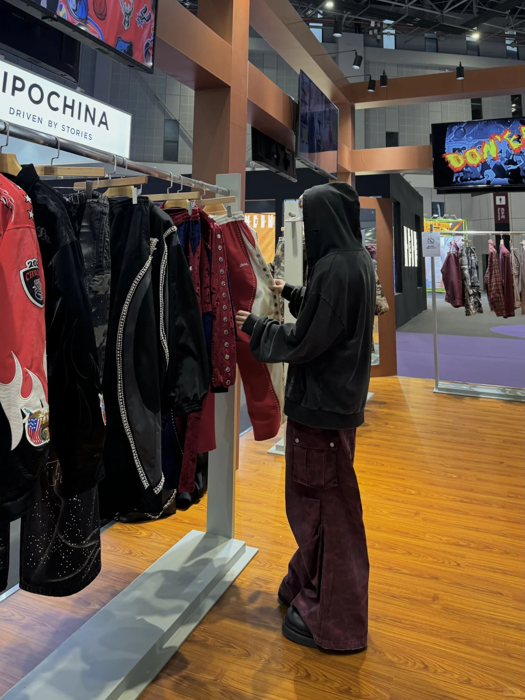 今年的国际服装博览会做的这么潮流了？